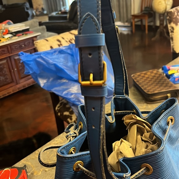 Louis Vuitton blue Epi Noe - Picture 4 of 17